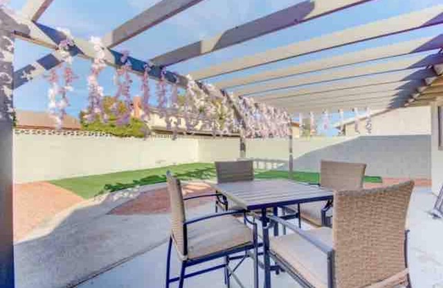 Special Sale! King Bed! EV Charger! Rain Shower!