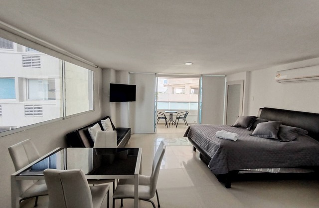 Spectacular apartment near the Walled City by Parceros Group