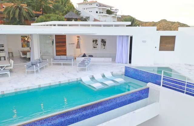 Spectacular 9 BR Ocean View, private Pool, large group, luxury villa, Pedregal
