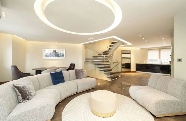 Spectacular Aircon 4BDR w/Roof Terrace