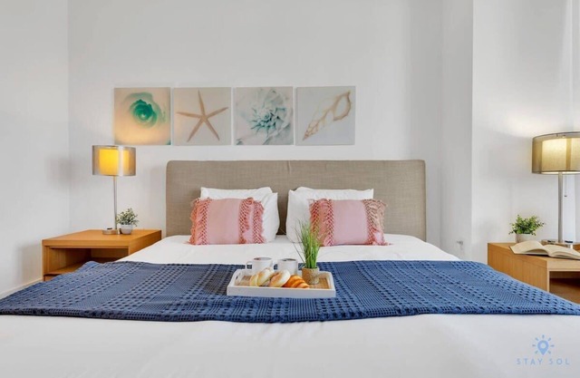 Spectacular Apt w/Private Balcony + Pool