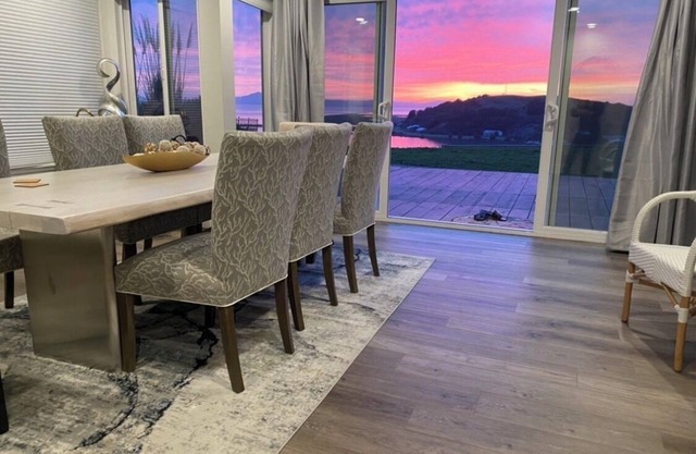 Spectacular Bay View home close to Napa and San Francisco