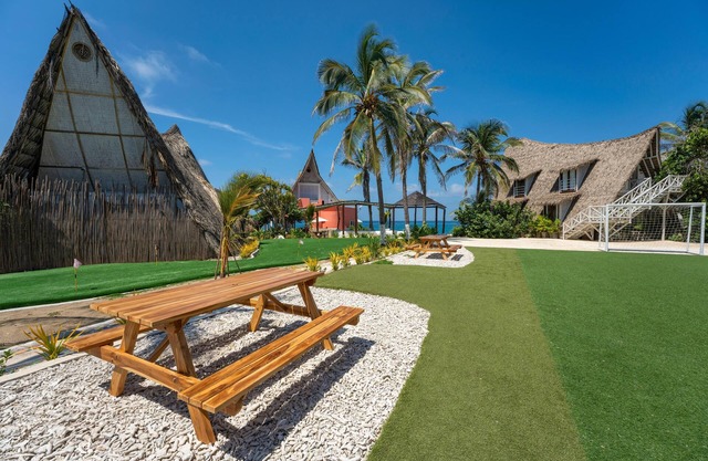 Spectacular beachfront home with pool and jacuzzi