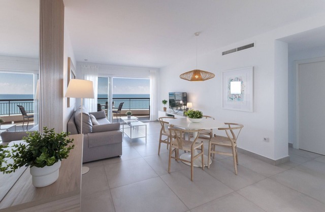 Spectacular condo with incredible views. Reformed.