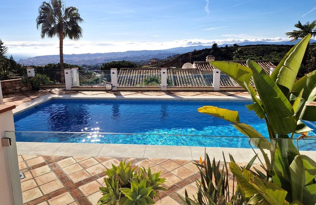 Spectacular Holiday Villa Overlooking the Mediterranean