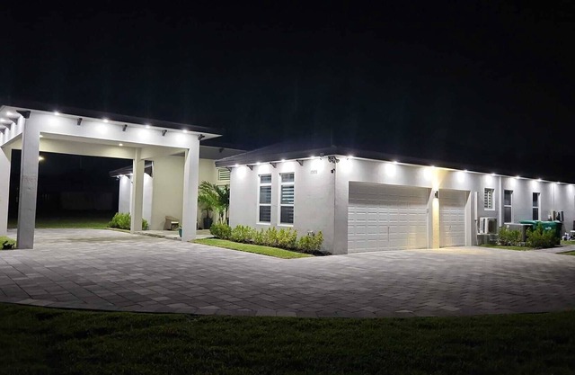 Spectacular Luxury Pool One Acre Home At Redlands.