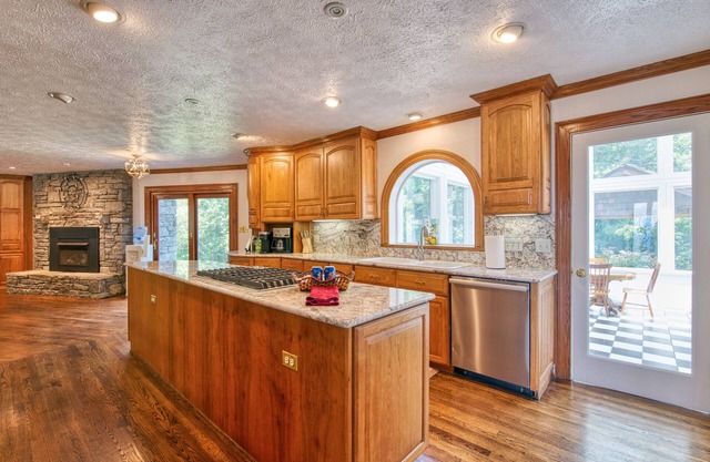 Spectacular mountain retreat with a private pool, hot tub & amazing views