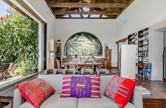 Spectacular Volcano Vistas from a Captivating Home