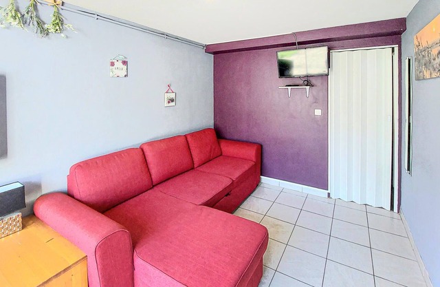 Spend an unforgettable vacation in this inviting cottage surrounded by beautiful nature.