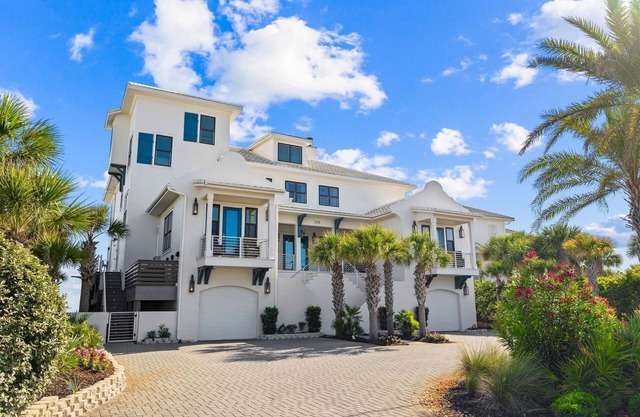 Spend Fall by the Gulf! Gulf Front! Private Heated Pool! Perfect for Weddings! Game Room!
