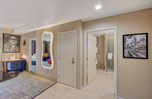 Sphere in 4K - Vintage Vegas Condo with Sphere and Strip Views!