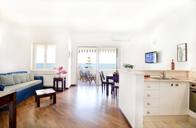 Splendid apartment at Gallipoli, with sea view for 4 people