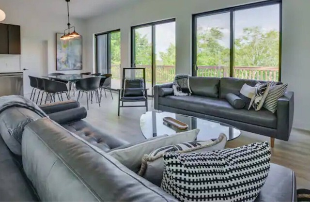 Splendid Chalet Spa 12min to Mont Tremblant
