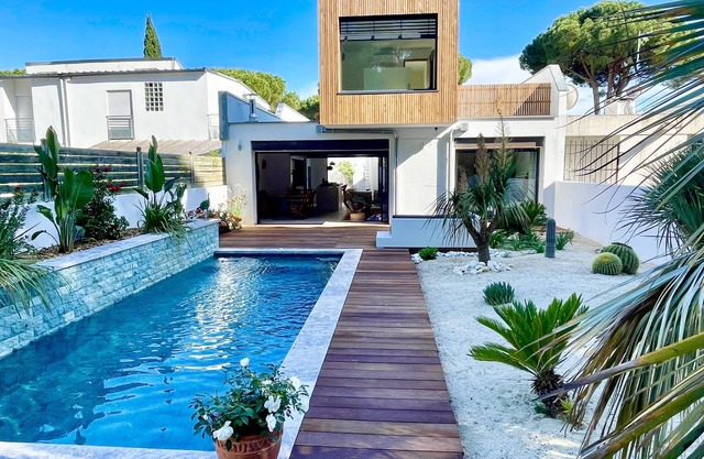 Splendid contemporary and exotic villa