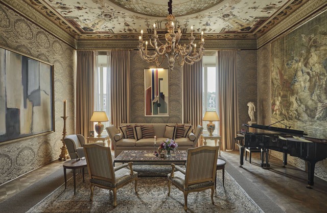 Splendid Palace on the River Arno in the Center of Florence