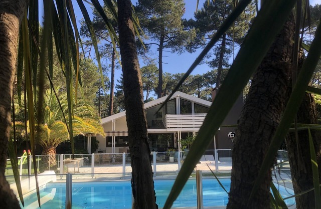 Splendid Villa "La Californienne" in Hossegor, heated swimming pool