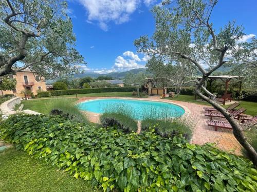 Spoleto Tranquilita sleeps 20 with Wifi Pool Yoga Studio Gardens and Views