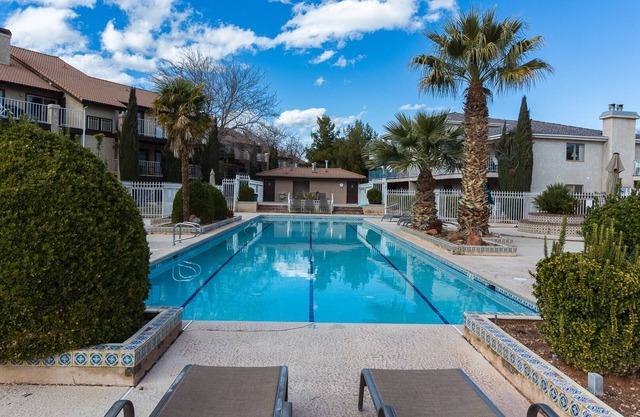 Sports Village Condo End Unit 2nd floor Close to hiking