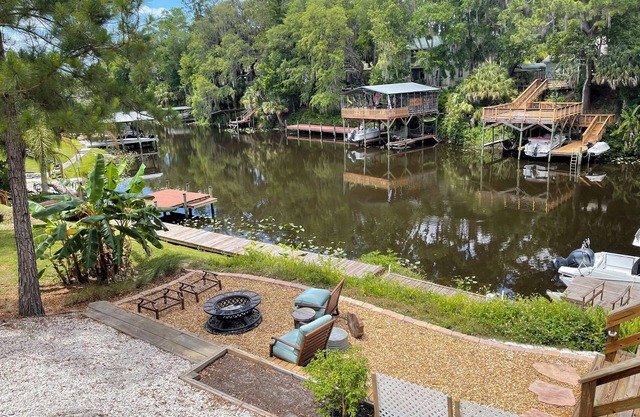 Sportsman's Bluff sits high above a deepwater canal with the river minutes away!