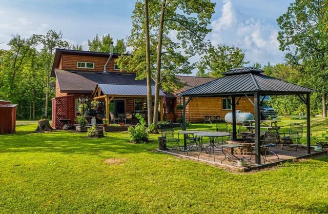 Sportsman’s Paradise! Fishing,Hunting ATV. 300 ft. from Upper Red Lake Kelliher!