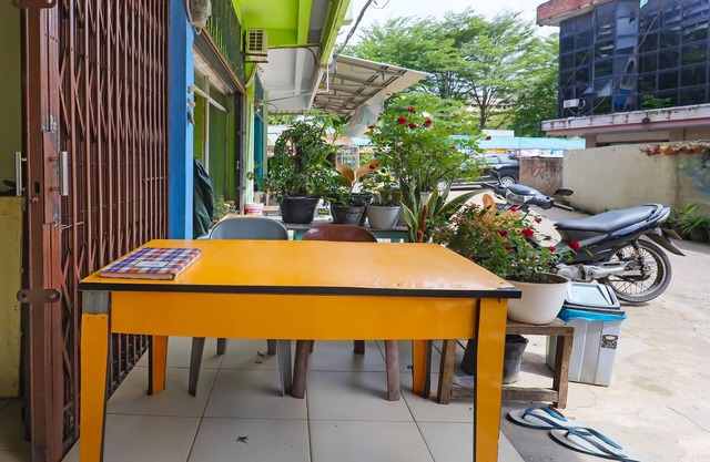 SPOT ON 92186 Penginapan LorraNearPasar Oleh Oleh