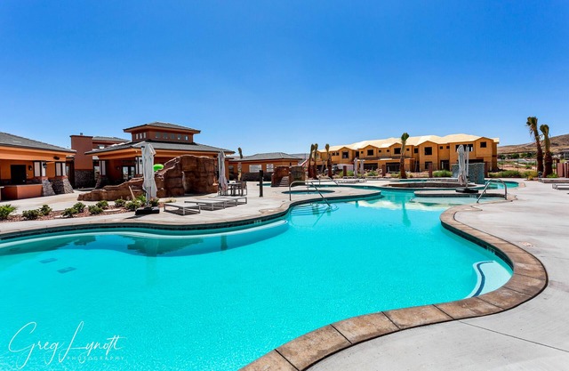 Spotless new private home in Zion Resort. Great pool. Relax, explore. Wireless.