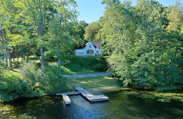 Spring is for Mom! Celebrate HER with wine, shopping and coffee on the dock!