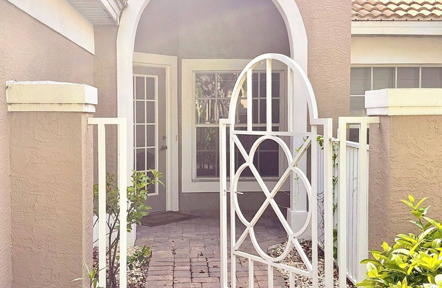 Spring Run Golf Club Villa 3BR 2BA w/pool on 1st hole has golf club amenities