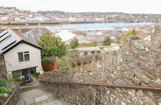 SPRINGFIELD COTTAGE, family friendly, with a garden in Bideford