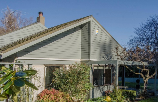 SPRINGS ESCAPE, pet friendly, with a garden in Hanmer Springs