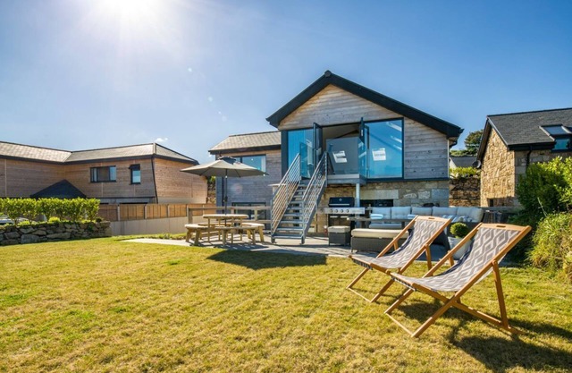 St Ives Cottage - Five Bedroom Villa, Sleeps 8