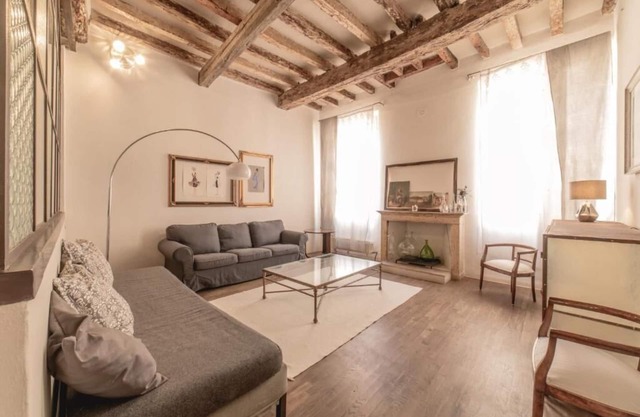 St. James House, 90 m Osteria Francescana