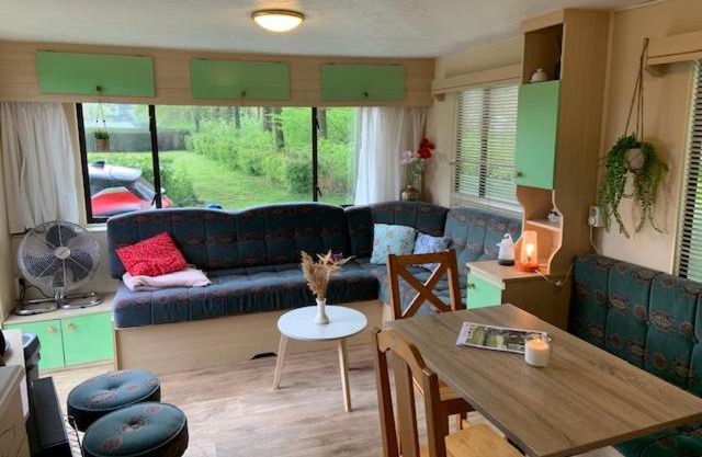 Stacaravan huren in het hart van bosrijk Drenthe op Recreatiepark De Tien Heugten