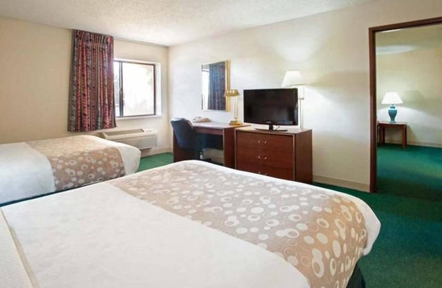 Standard 2 Queen Bed Non-Smoking