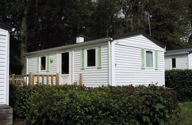 Standard 3-room mobile home sleeps 4