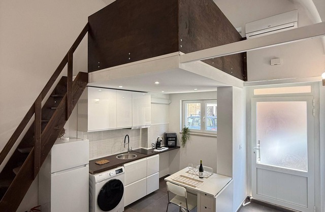 Star-vaulted studio apartment 50 meters from historic center, ideal for couple