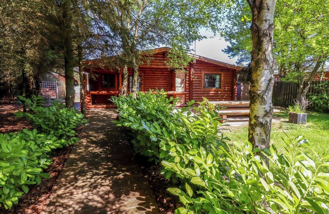 STARWOOD, pet friendly, character holiday cottage in Felton