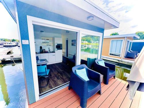 'Statia' Cozy & Romantic Houseboat in Maastricht