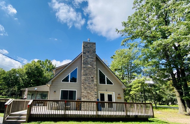 Stay 3+ Nights-Get 1 Free, Poconos, Hot Tub, Sauna, Basketball, Playground, Lake