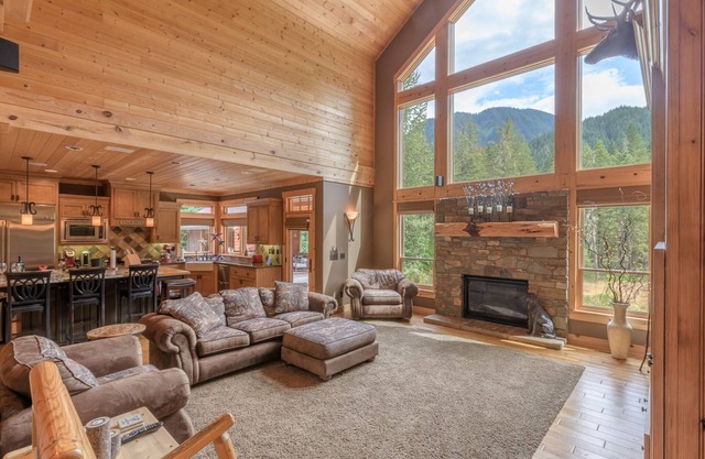 Stay before 9/22 get the 3RD night FREE! Hot tub, secluded
