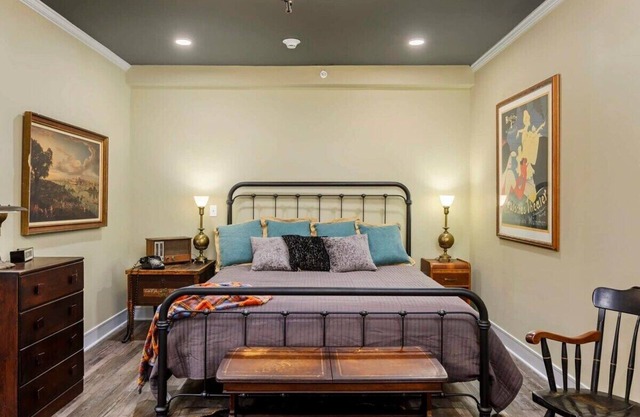 Stay Downtown Parkville Vintage Charm Eateries