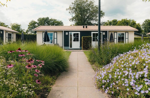 Stay in a cozy hotel chalet for 2 in the Veluwe with luxury beds, a kitchen, and a private bathroom. Car-free park with free WiFi and optional breakfast.