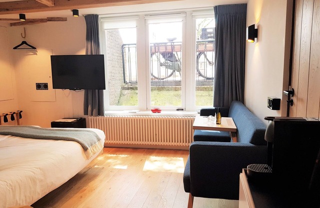 Stay in our centrally located 18th century house. Contactless stay possible.