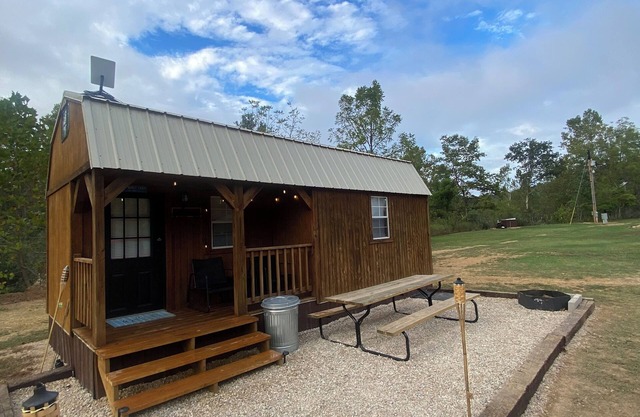 Stay in our cozy quiet country getaway just minutes from the Current River