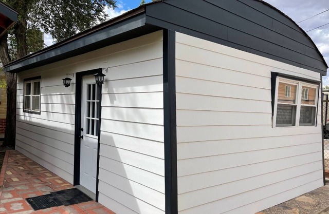 Stay in our Spacious, Quirky Studio, just 15 minutes from Pueblo Lake Reservoir!