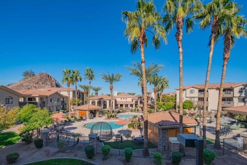 Stay Near ASU & Mill Avenue - Pool, Gym & Free Parking - 2041