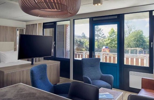 Stay on Ameland Near Beach – Hotel Comfort, Dining & Nature Walks - 4 Units