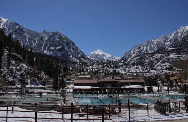 Stay & Play - Steps To Hot Springs & Restaurants….