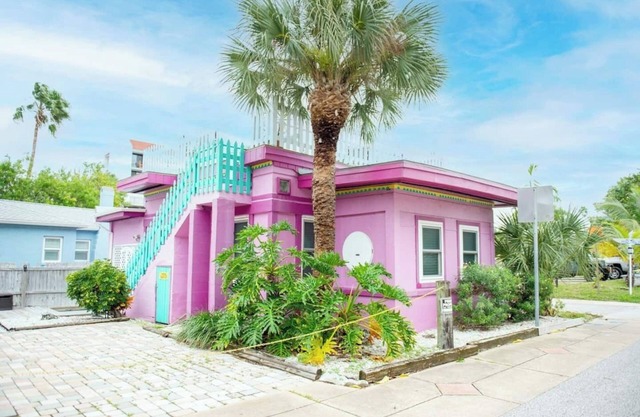 Stay steps from the sand in this charming single-family home. Enjoy exclusive beach access at Sunburst Inn, featured on HGTV. Cozy comfort for up to 4, and an unbeatable location on the Gulf. Perfect for a romantic escape or small family getaway.