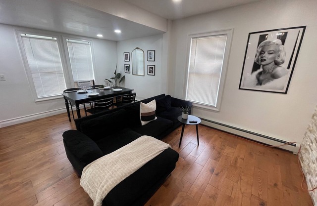 STAYCA Spacious Suite 4-bedroom apartment in Queens Near JFK
